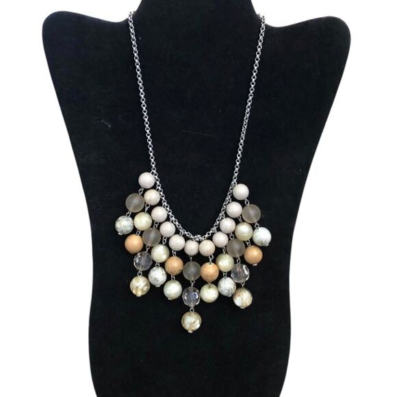 Vintage NY Marked Silver Tone Stunning Neutral And Clear Beads Bib Necklace - Picture 5 of 12